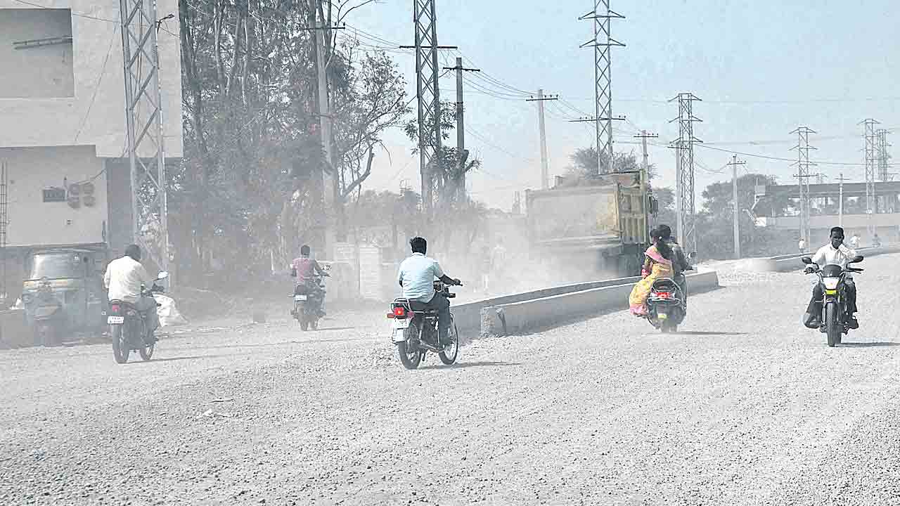 కంకర వేశారు..తారు మరిశారు !