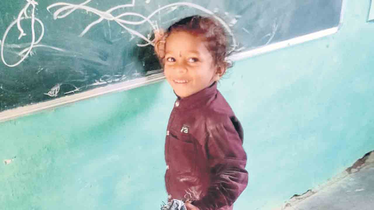 ఆడుకుంటూ వెళ్లి..