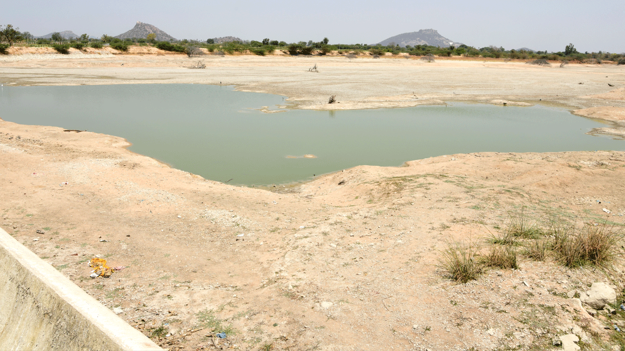 అడుగంటిన ఆశలు
