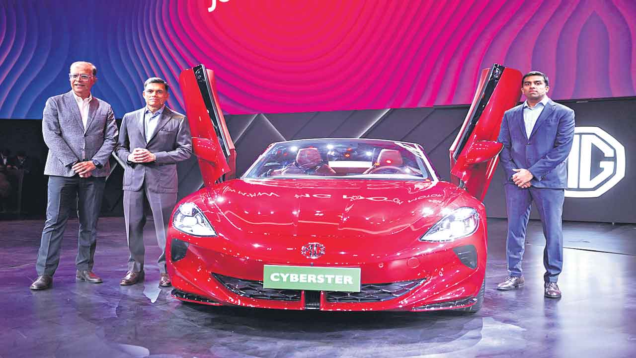 JSW MG | జేఎస్‌డబ్ల్యూ ఎంజీ 5 వేల కోట్ల పెట్టుబడి