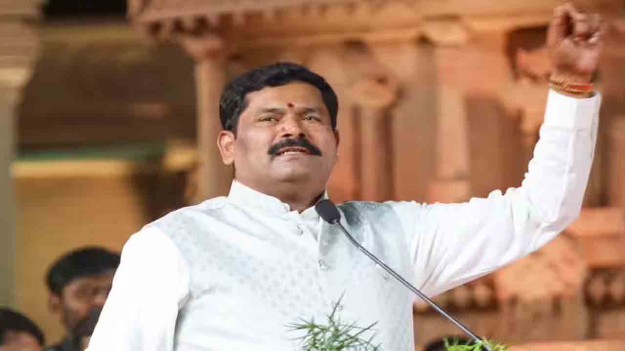 Karnataka Minister Thangadagi | వివాదంలో కర్ణాటక మంత్రి.. మోదీ పేరెత్తితే చెంప దెబ్బ కొట్టాలని పిలుపు..