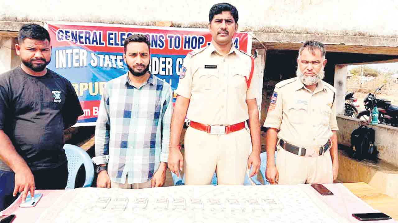 హుడ్కులీ చెక్‌పోస్టు వద్ద రూ. 5 లక్షలు పట్టివేత