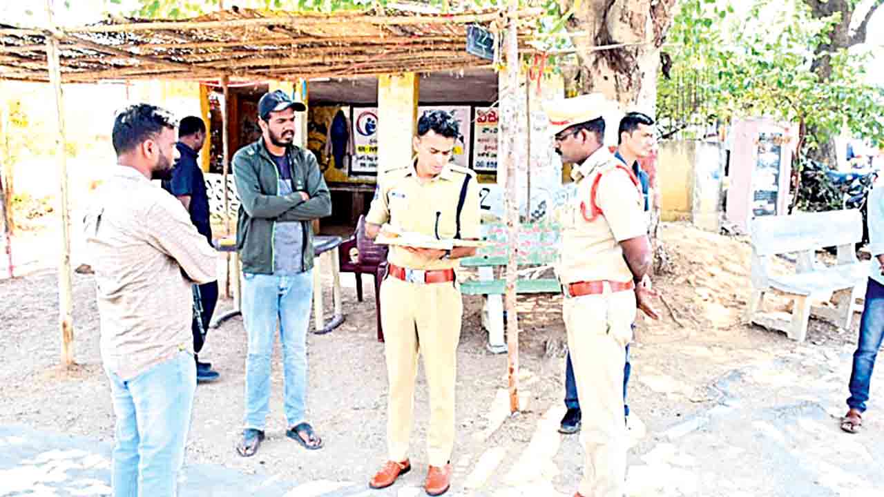 పారదర్శకంగా విధులు నిర్వర్తించాలి