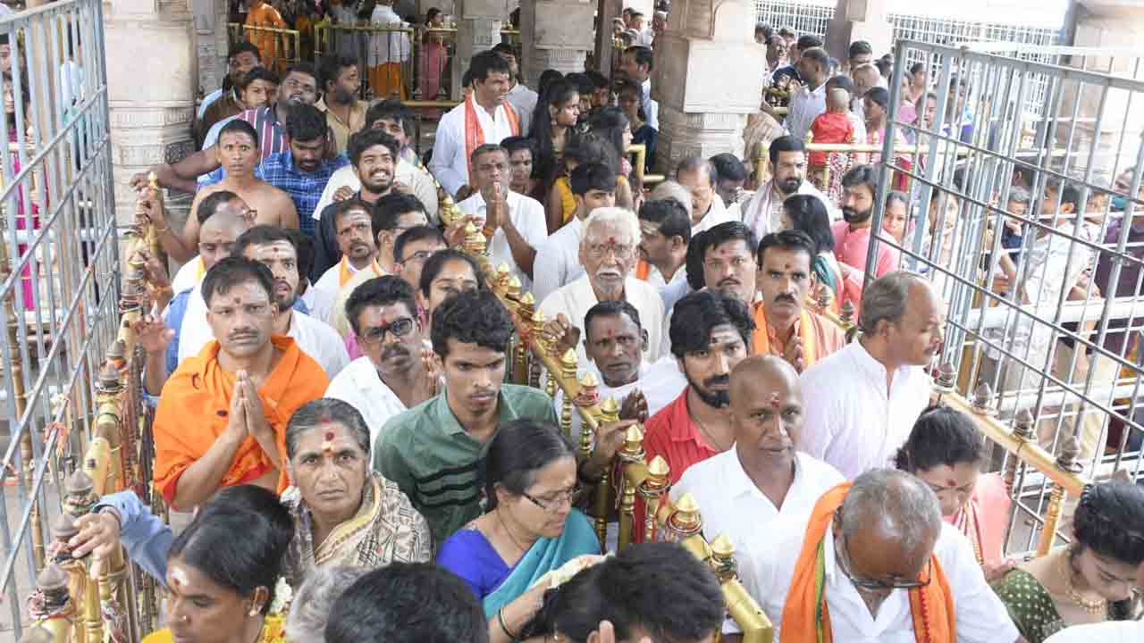 Srisailam | శ్రీశైలం భక్త శోభితం.. కృష్ణమ్మ ఒడిలో పుణ్య స్నానాలు.. !
