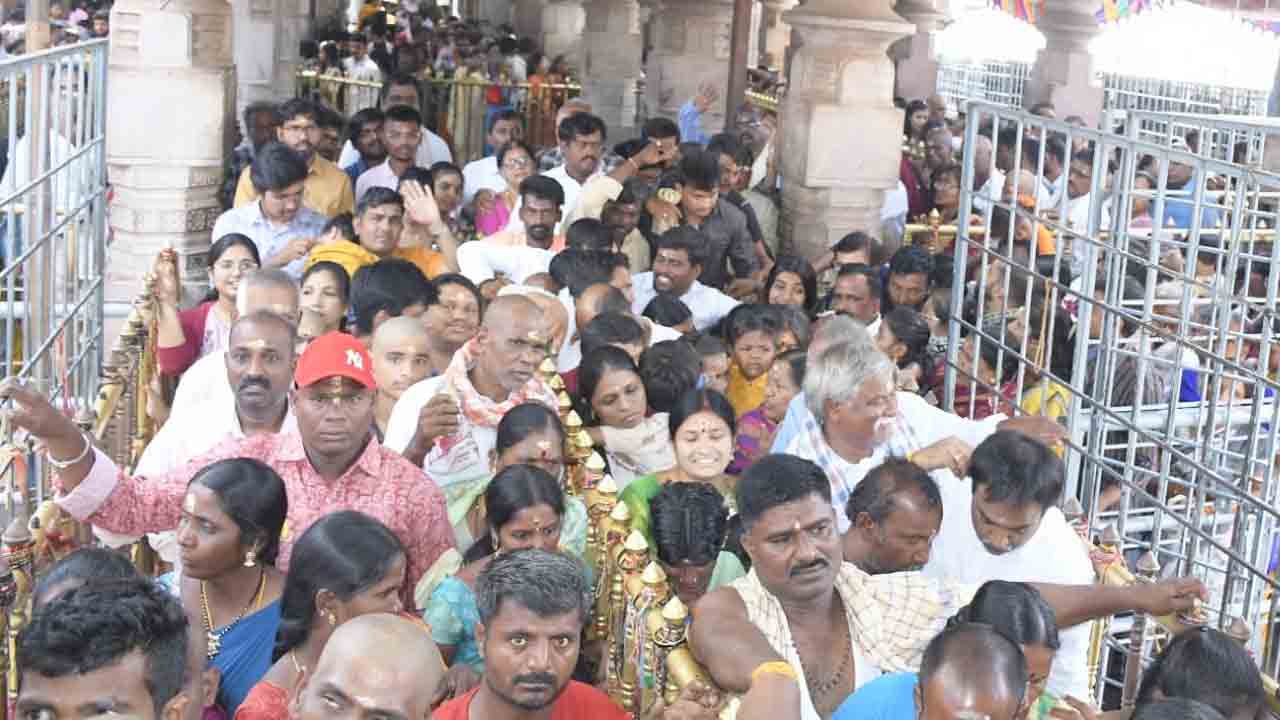 Srisailam | ఆరో తేదీ నుంచి ఉగాది మ‌హోత్స‌వాలు.. ఏర్పాట్ల‌ను ప‌రిశీలించిన ఈవో..!