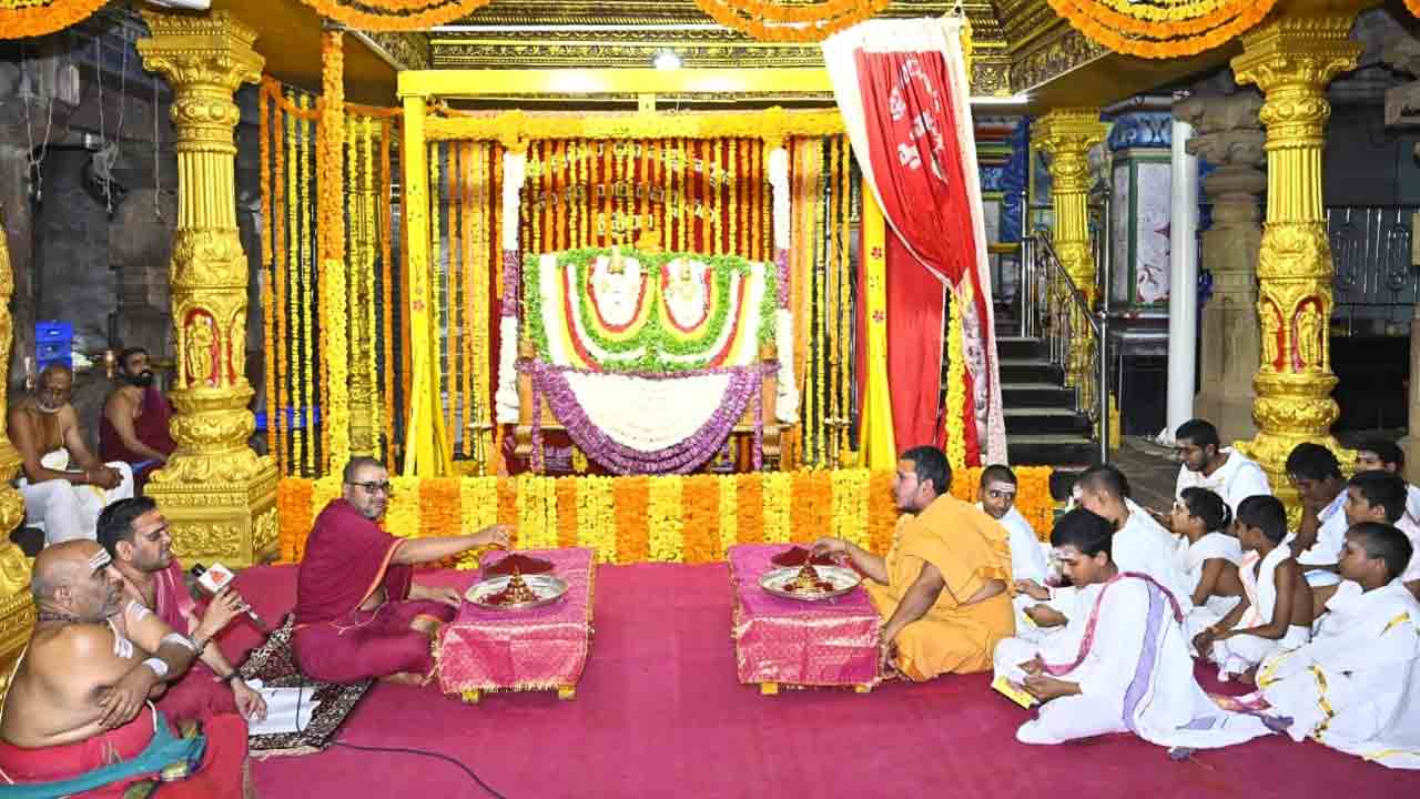 Srisailam | శ్రీశైలంలో పౌర్ణమి పూజలు.. శాస్త్రోక్తంగా లక్ష కుంకుమార్చన..!