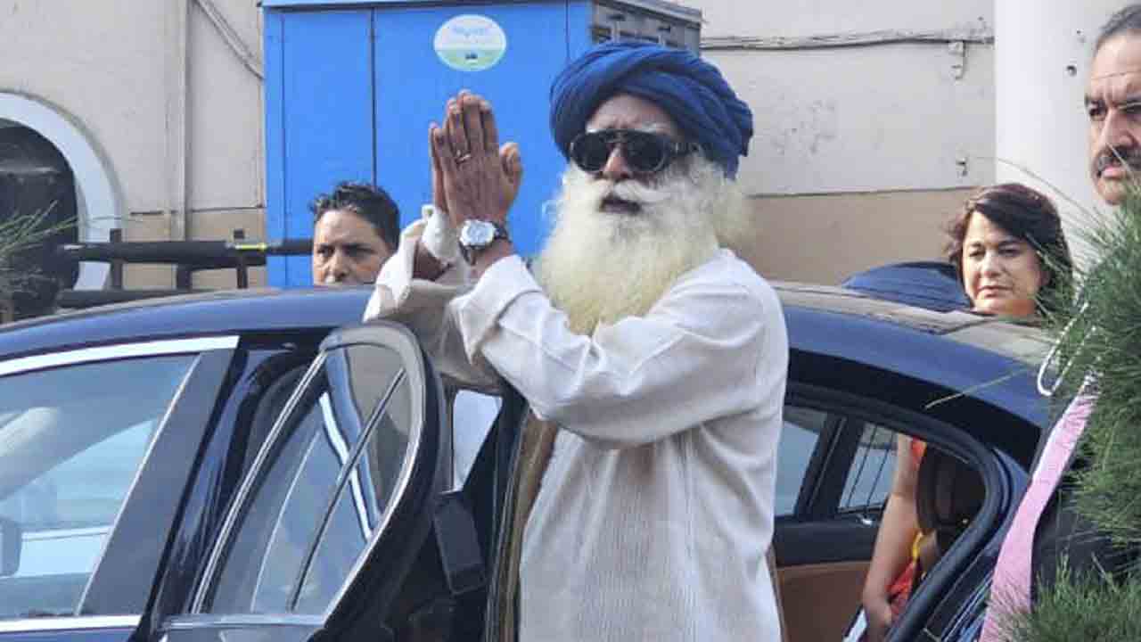 దవాఖాన నుంచి జగ్గీ వాసుదేవ్‌ డిశ్చార్జ్‌