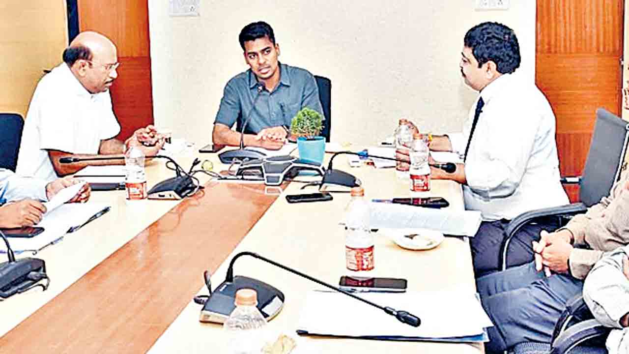 Hyderabad | కలెక్టర్‌కు మొర.. సైనిక కుటుంబాల సమస్యలు పరిష్కరించండి..!