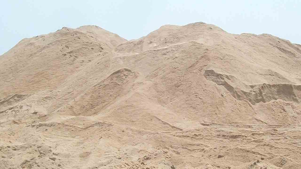 ఇసుకే బంగారమాయేనా