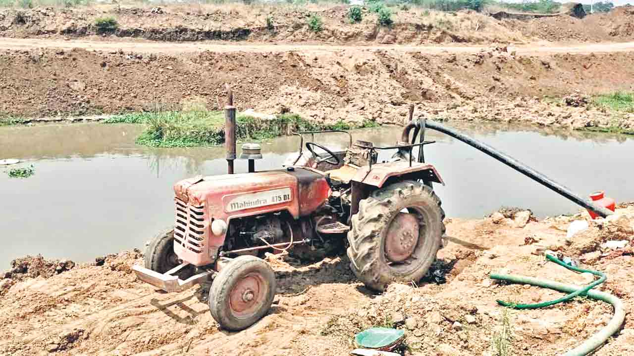 అక్రమ ఇసుక ఫిల్టర్లపై దాడులు