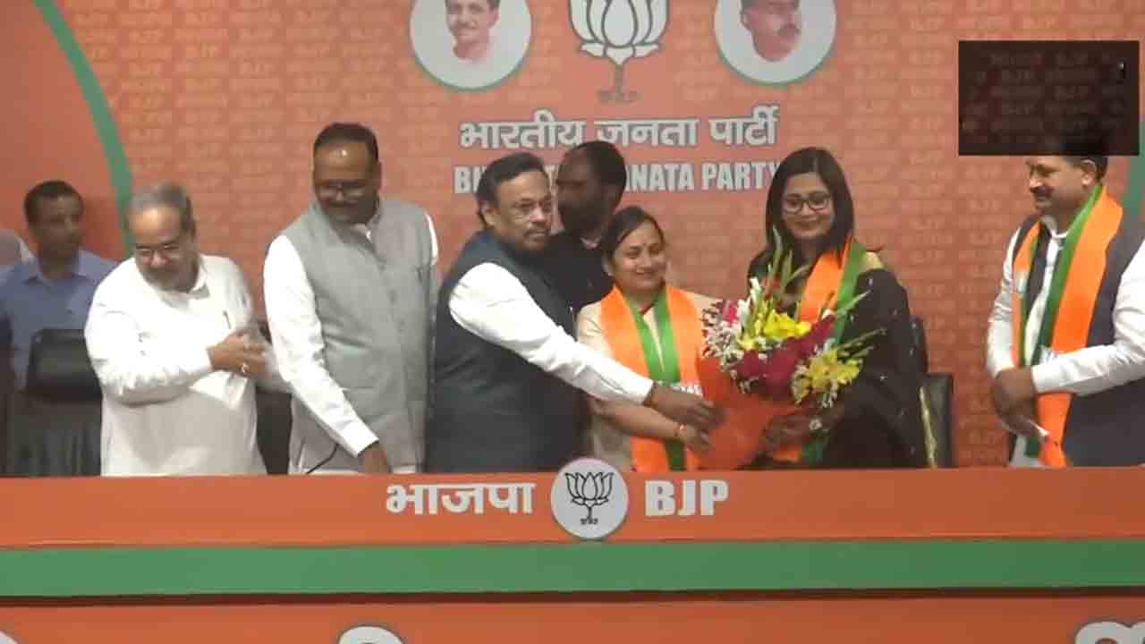 Sangeeta Azad | ఉత్తరప్రదేశ్‌లో బీఎస్పీకి షాక్‌.. పార్టీకి రాజీనామా చేసిన మహిళా ఎంపీ, ఆమె భర్త