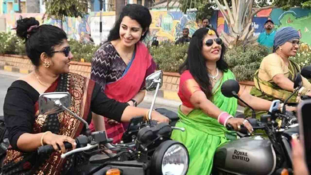 Saree Run | హైదరాబాద్‌లో ఉత్సాహంగా శారీ రన్‌