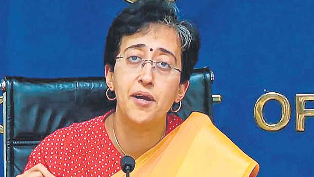 AAP | ఢిల్లీలో రాష్ట్రపతి పాలన?.. ఎల్జీ  సక్సేనా వ్యాఖ్యల వెనుక మర్మమిదే: ఆప్‌