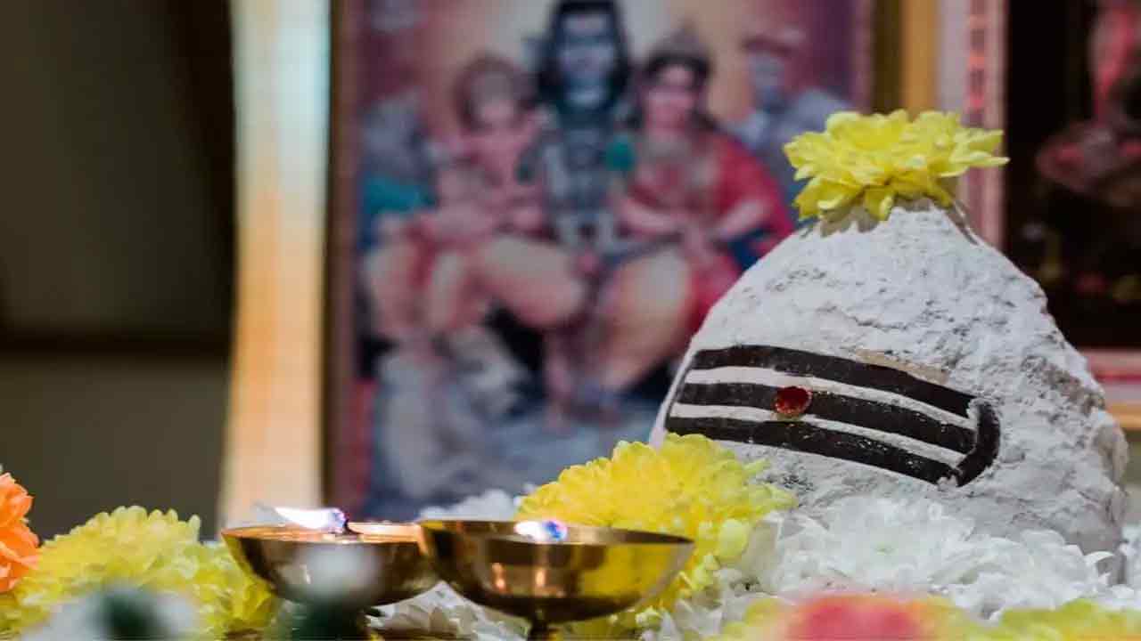 Maha shivaratri | అష్టైశ్వర్యాలు సిద్ధించాలంటే మహా శివుడిని ఈ పూలతో పూజించాలి