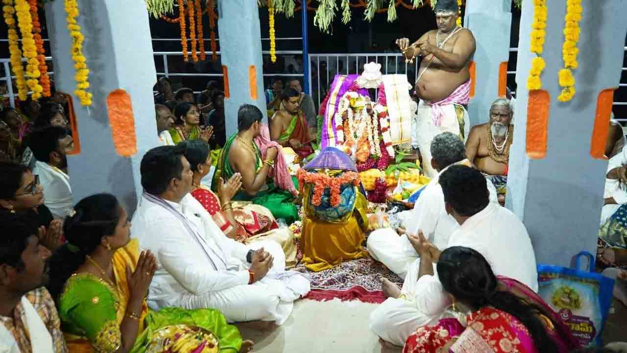 మేళ్లచెర్వులో జన జాతర