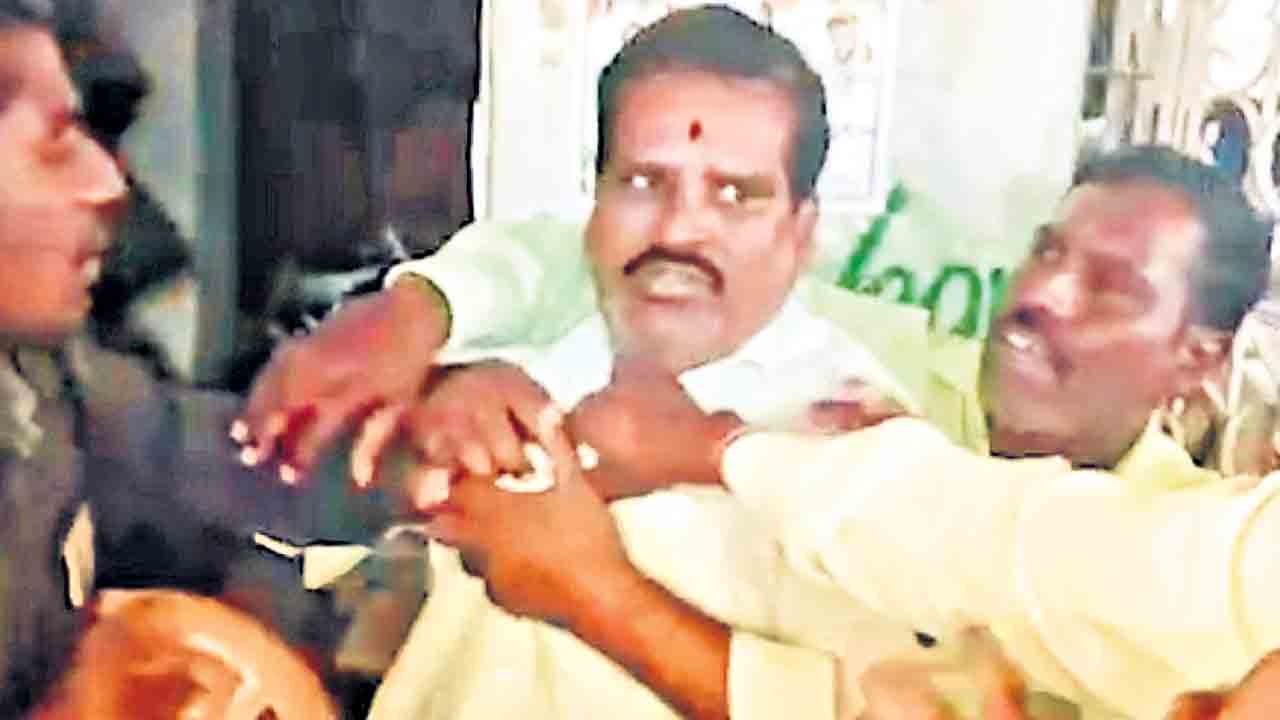 నంగునూరు కాంగ్రెస్‌లో తన్నులాట