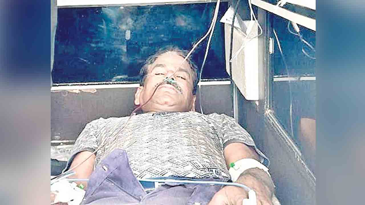 రూప్‌ రోలర్‌కు మరమ్మతు చేస్తుండగా..