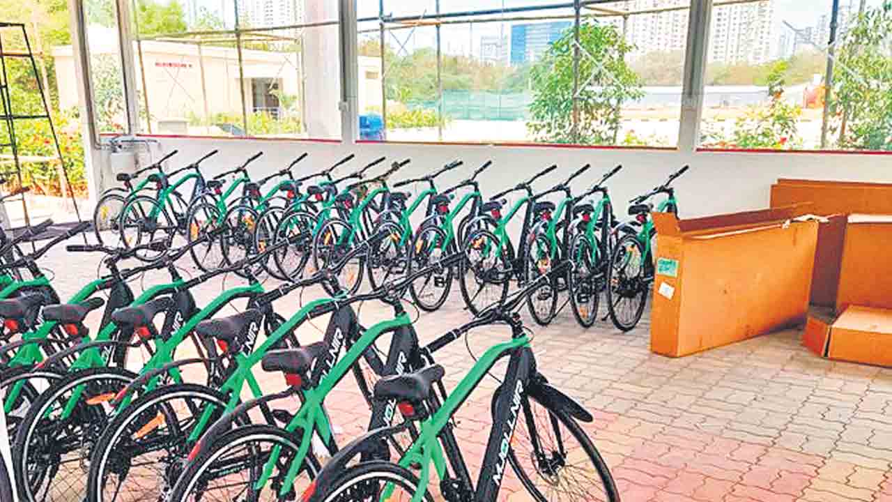 ఓఆర్‌ఆర్‌ సైకిల్‌ ట్రాక్‌పై అద్దె సైకిళ్లు