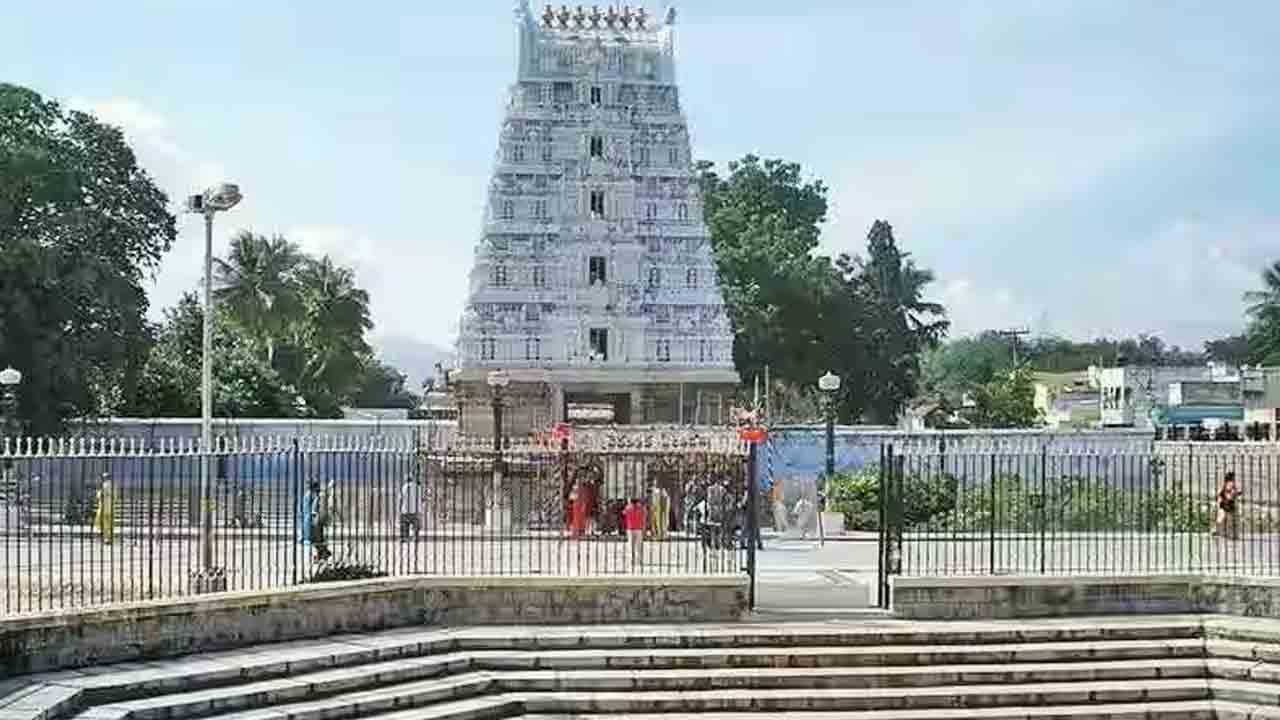 Tirupati | చిన్నశేషవాహనంపై మురళి కృష్ణుడి అలంకారంలో శ్రీ కల్యాణ శ్రీనివాసుడు దర్శనం