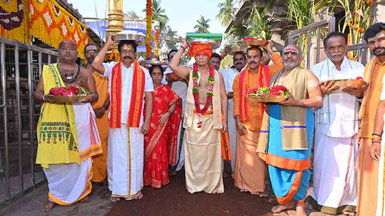 Srisailam | శ్రీశైల మల్లన్నకు శ్రీవారి తరపున పట్టు వస్త్రాలు సమర్పణ