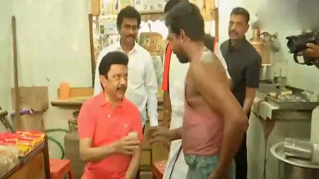 MK Stalin | రోడ్‌సైడ్‌ హోటల్‌లో ఛాయ్‌ తాగిన తమిళనాడు సీఎం స్టాలిన్‌