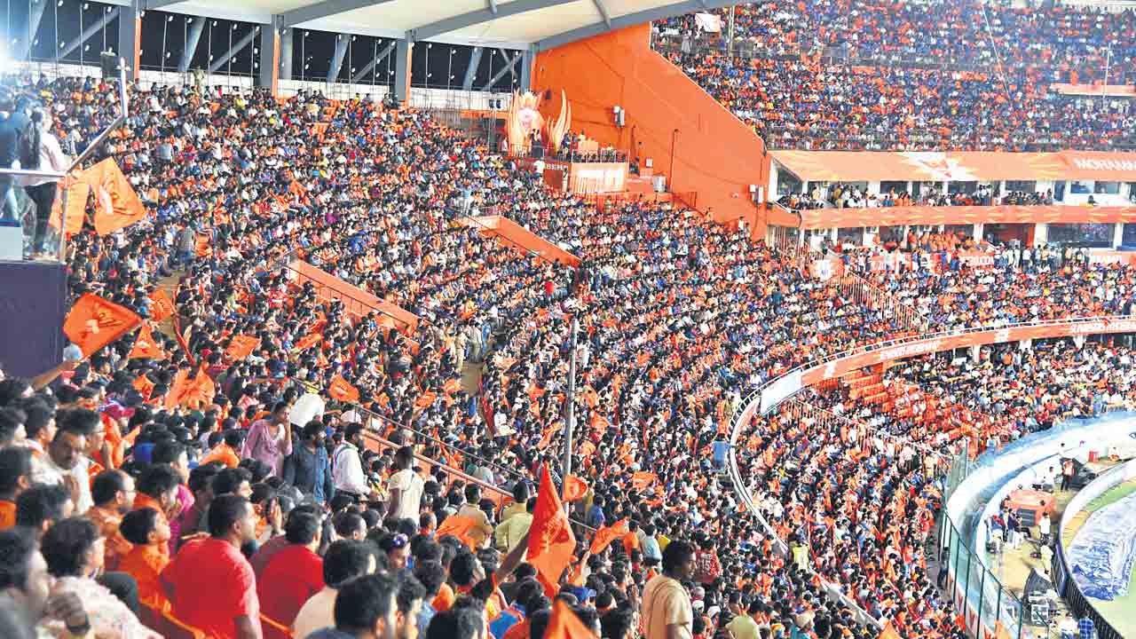 SRH | హోరెత్తిన ఉప్పల్‌ స్టేడియం