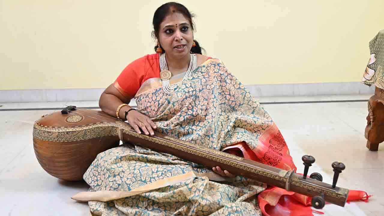 Shwetha Prasad | ఆ పాట అమృత వర్షం.. సాహితీరస ప్రవాహానికి మువ్వన్నెలు అద్దుతున్న శ్వేతాప్రసాద్‌!