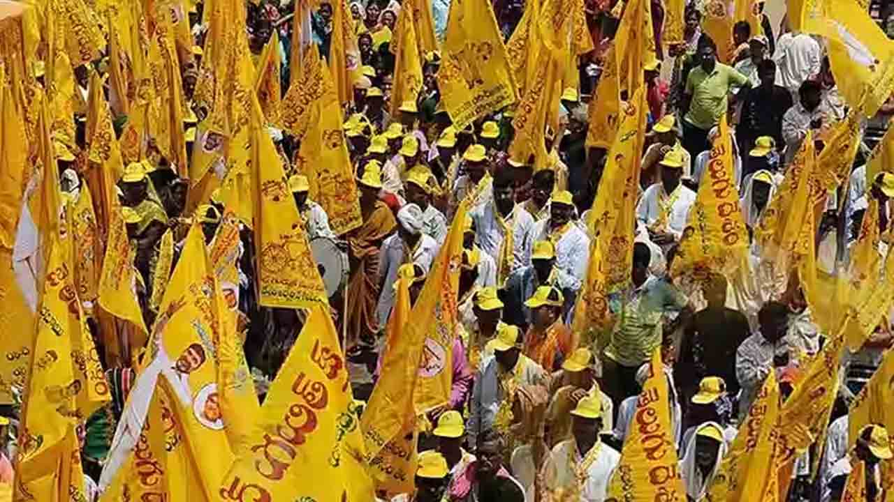 TDP | పెనుమలూరులో ఉద్రిక్తత.. టీడీపీ కార్యకర్త ఆత్మహత్యాయత్నం