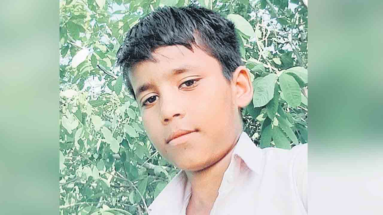 వేర్వేరు చోట్ల నీటమునిగి ముగ్గురు మృతి