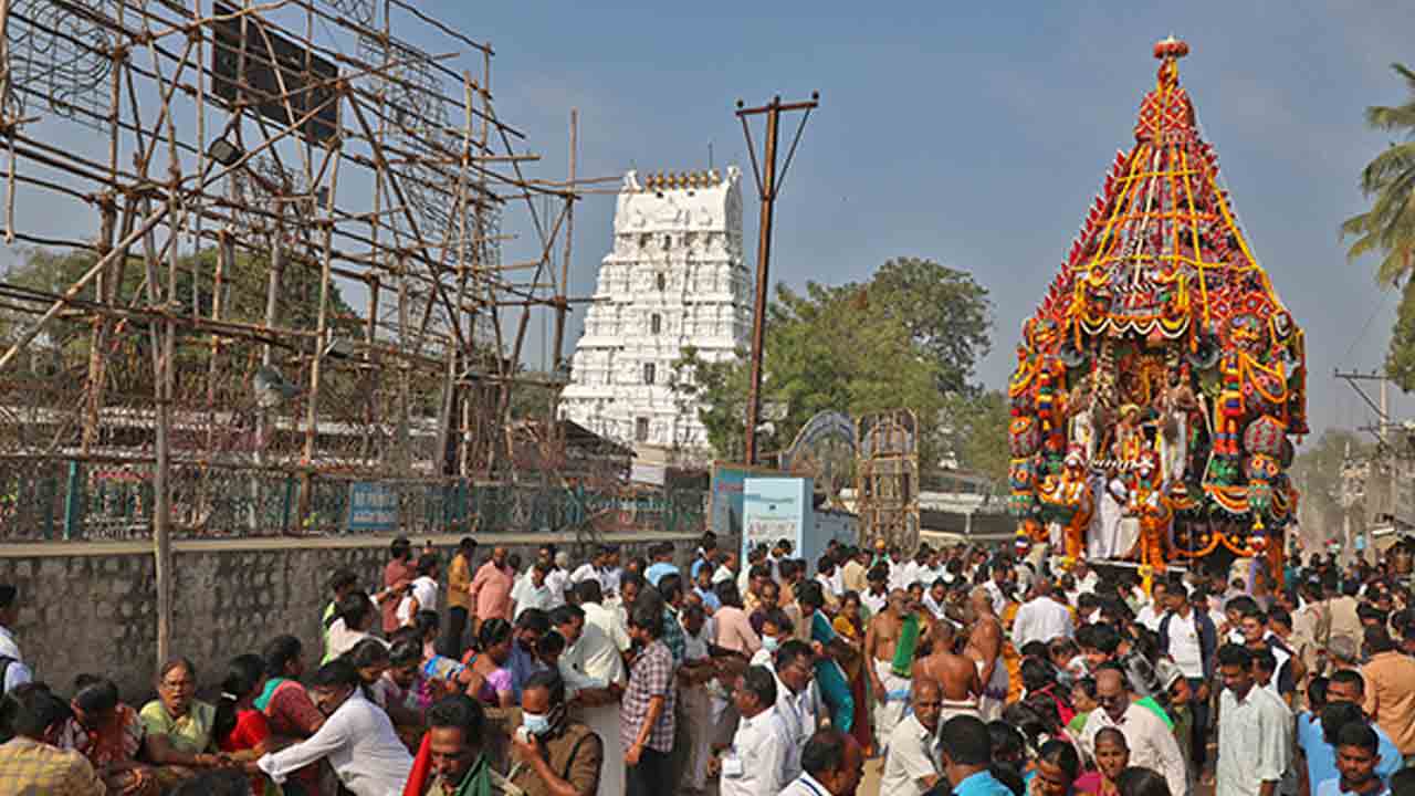 Brahmotsavam | శ్రీనివాసమంగాపురంలో ఘనంగా కొనసాగుతున్న బ్రహ్మోత్సవాలు.. రథంపై స్వామివారు దర్శనం