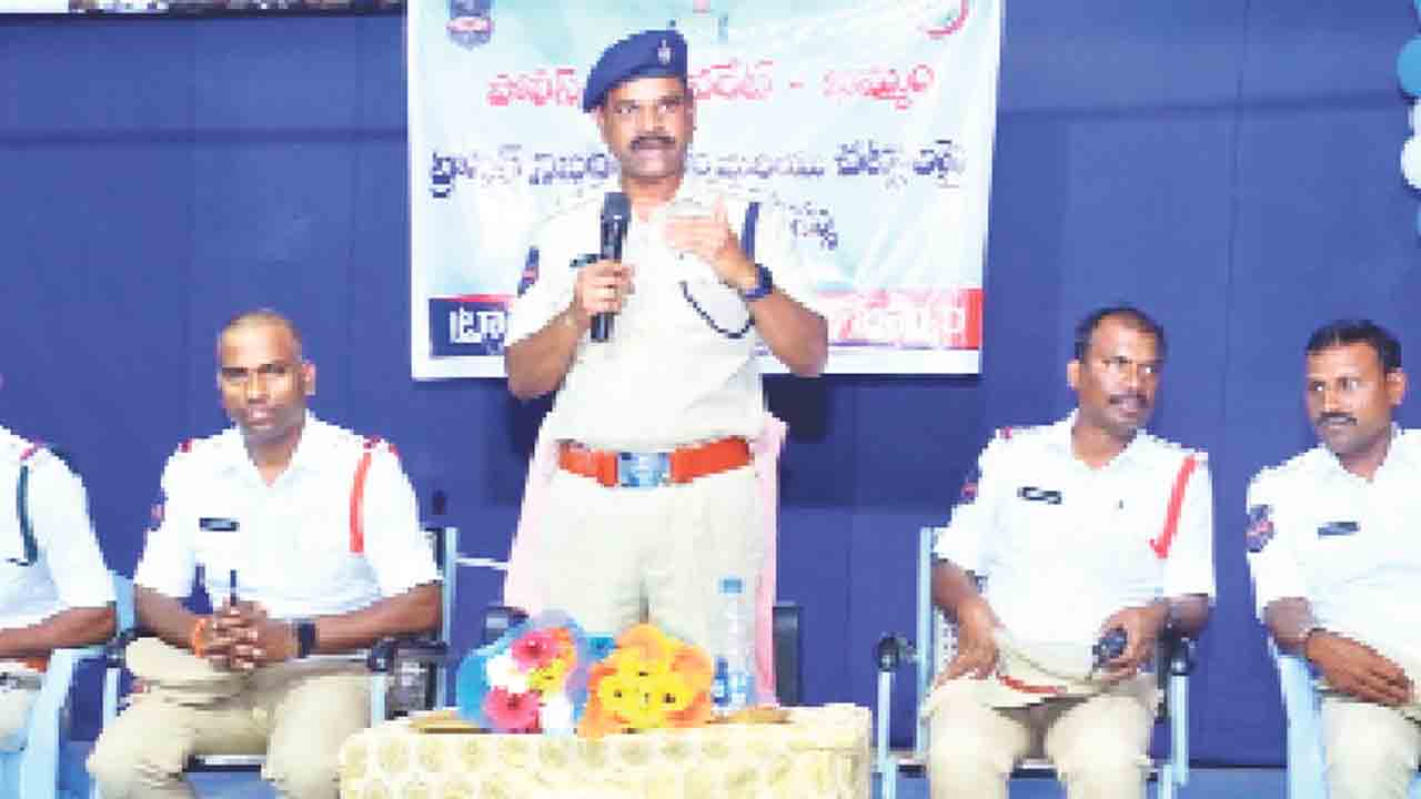 ఆటోలను నిర్లక్ష్యంగా నడిపితే కఠిన చర్యలు