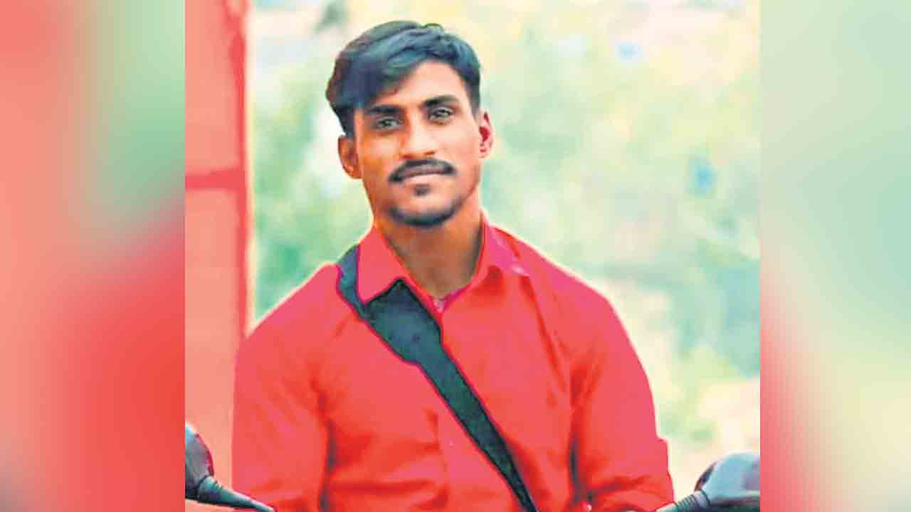 చెరువులో యువకుడి మృతదేహం