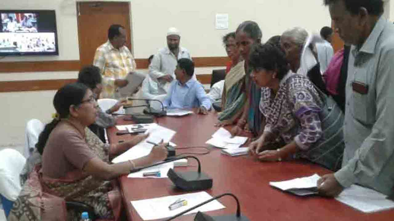 ప్రజావాణిలకు దరఖాస్తుల వెల్లువ