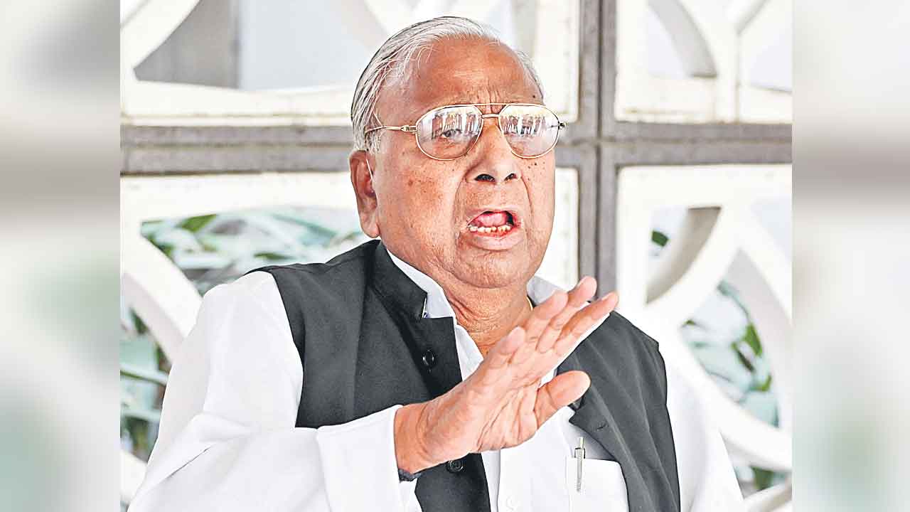 ఒరిజినల్‌ కాంగ్రెసోళ్లకు అపాయింట్‌మెంటే ఇస్తలేడు