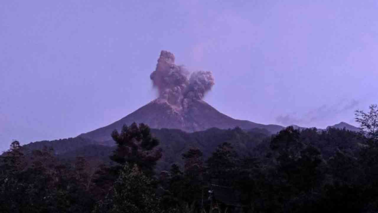 Volcano eruption | ఐస్‌లాండ్‌లో బద్ధలైన మరో అగ్నిపర్వతం..!