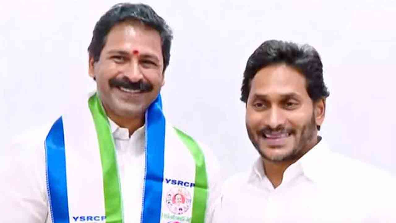 YCP | వైసీపీలో చేరిన బీజేపీ నేత వంగవీటి నరేంద్ర