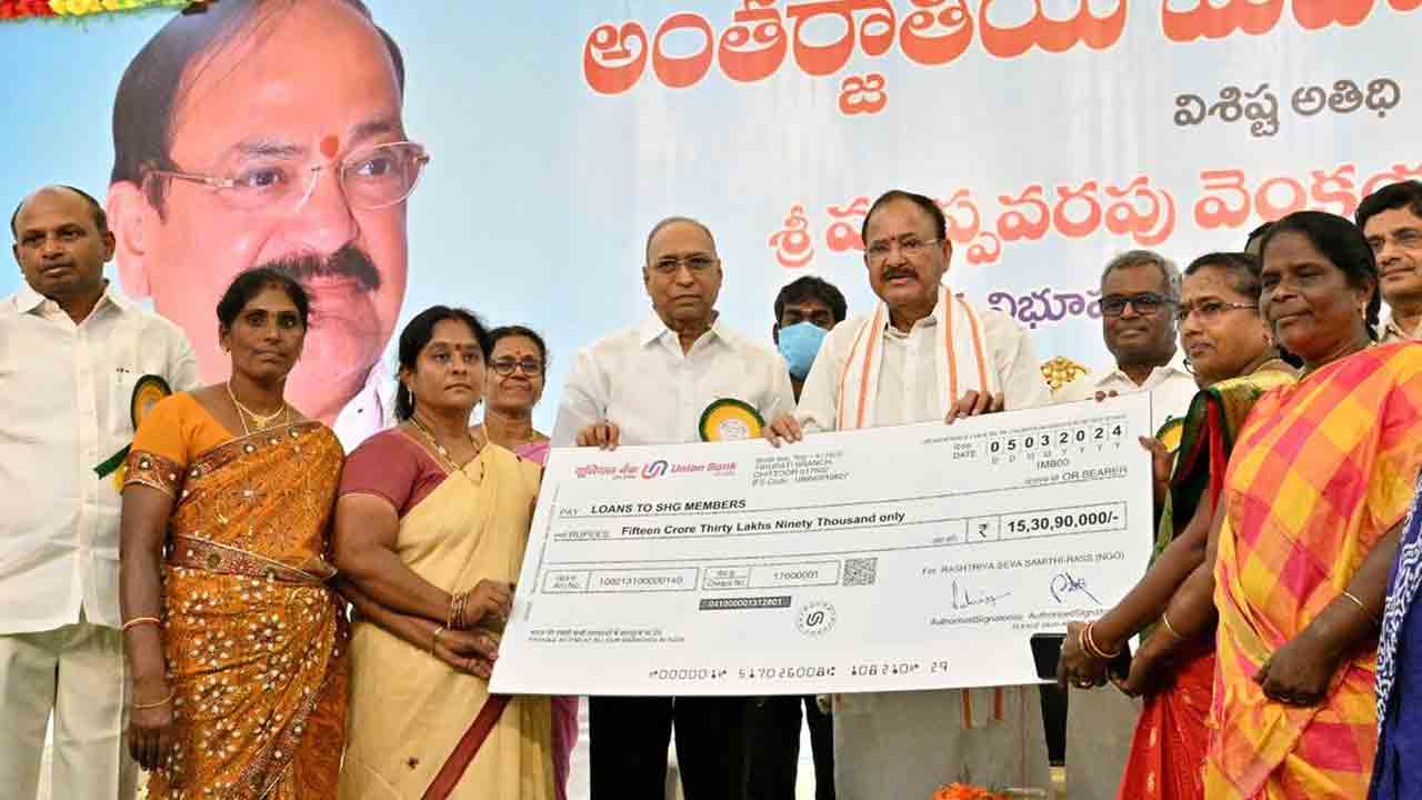 Venkaiah Naidu | మహిళలకు రాజకీయ అవకాశాలు కల్పించాలి : మాజీ ఉపరాష్ట్రపతి వెంకయ్యనాయుడు