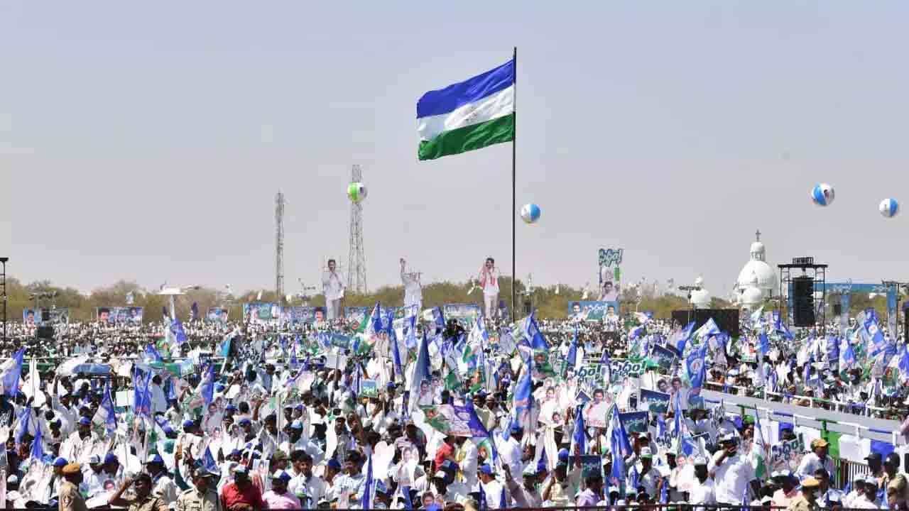 Tragedy | జగన్‌ సభలో అపశ్రుతి.. తొక్కిసలాటలో వైసీపీ కార్యకర్త మృతి