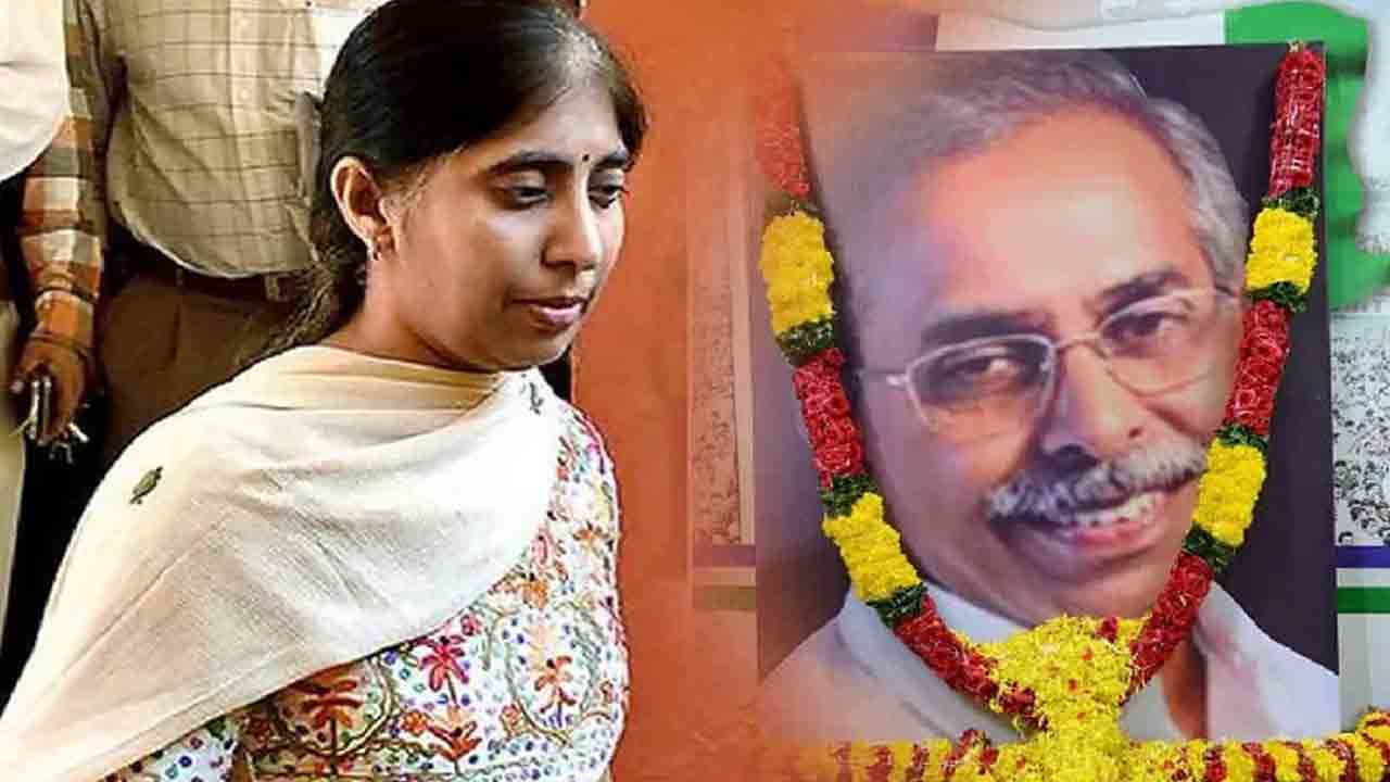 YS Sunitha  | నిందితుడిని పక్కన పెట్టుకుని ఓట్లు అడగడం న్యాయమా.. వైఎస్‌ జగన్‌పై సునీత మండిపాటు