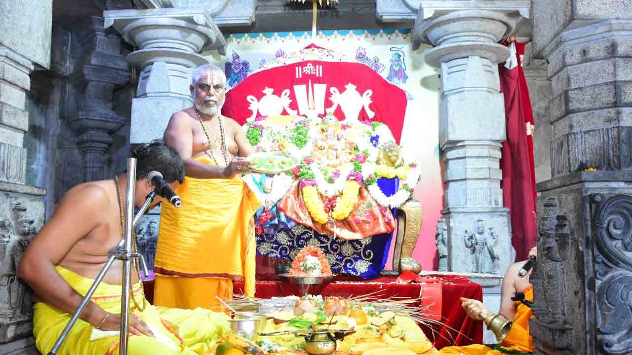 వైభవంగా యాదగిరీశుడి నిత్య తిరుకల్యాణోత్సవం