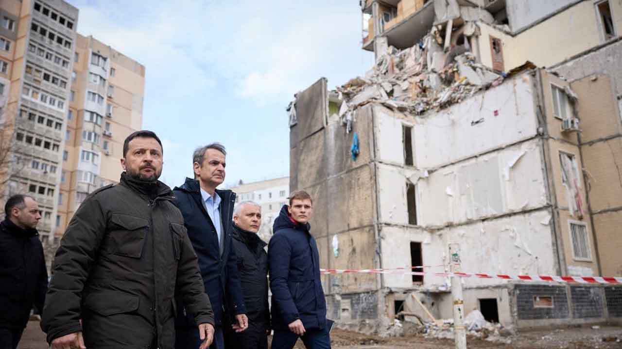 Missile Attack | జెలెన్‌స్కీ, గ్రీక్‌ ప్రధాని లక్ష్యంగా క్షిపణి దాడి.. తృటిలో తప్పించుకున్న నేతలు