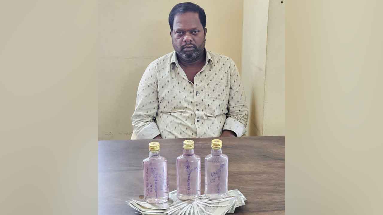 ACB | రూ. 8 వేలు లంచం తీసుకుంటూ ఏసీబీకి పట్టుబడ్డ ట్యాక్స్ ఇన్స్పెక్టర్