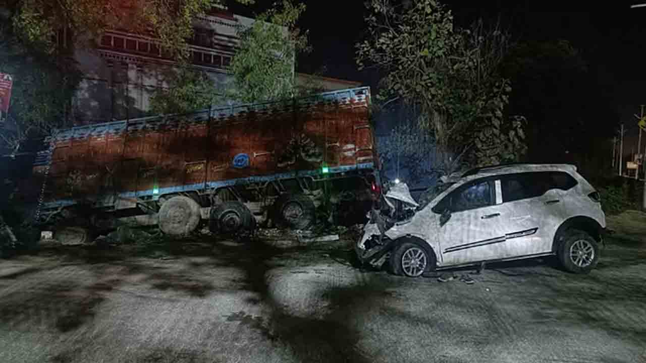 Road Accident | యూపీలో ఘోర ప్ర‌మాదం.. ఆరుగురు మృతి