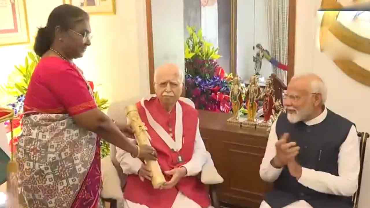LK Advani | ఎల్‌కే అద్వానీకి భారతరత్న పురస్కారం.. ఆయన నివాసానికి వెళ్లి అందజేసిన రాష్ట్రపతి