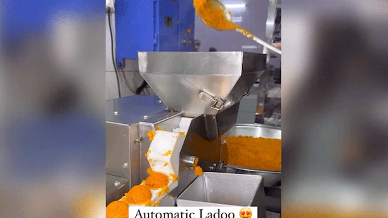 Viral Video | ఆక‌ట్టుకుంటున్న‌ ఆటోమేటిక్ మోతీచూర్ ల‌డ్డూ మేకింగ్ వీడియో