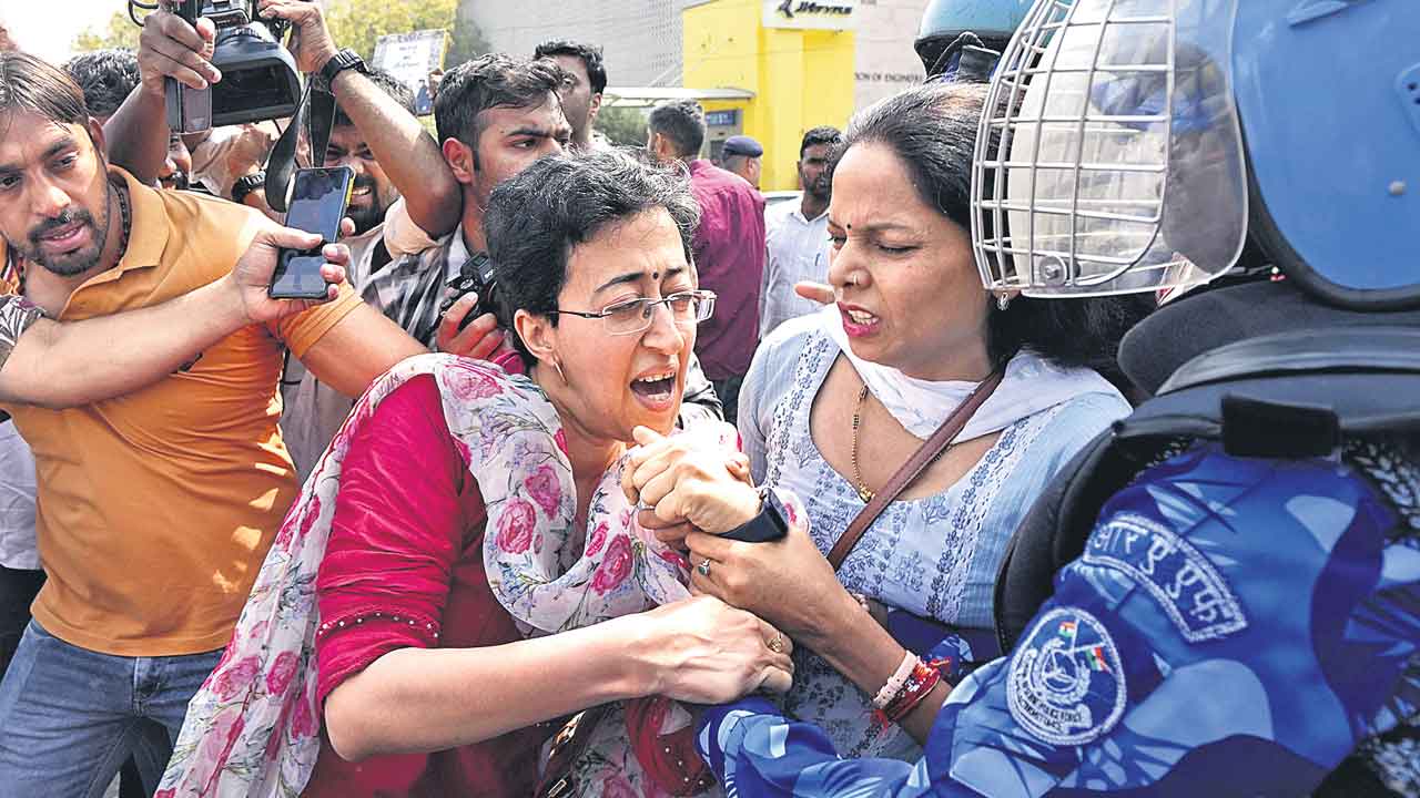 AAP | 26న మోదీ ఇంటి ముట్టడి!.. కేజ్రీవాల్‌ అరెస్టుకు నిరసనగా ఆందోళనకు ఆప్‌ పిలుపు