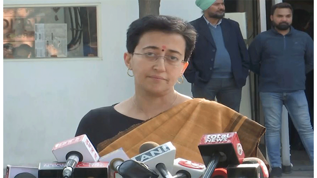 Atishi | 2 కోట్ల మంది శ‌ర‌ణార్ధుల‌కు ఇండ్లు ఎలా స‌మ‌కూరుస్తారు..: బీజేపీని నిల‌దీసిన ఆప్ నేత అతిషి
