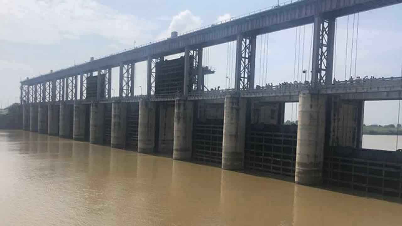 తెరుచుకున్న బాబ్లీ గేట్లు