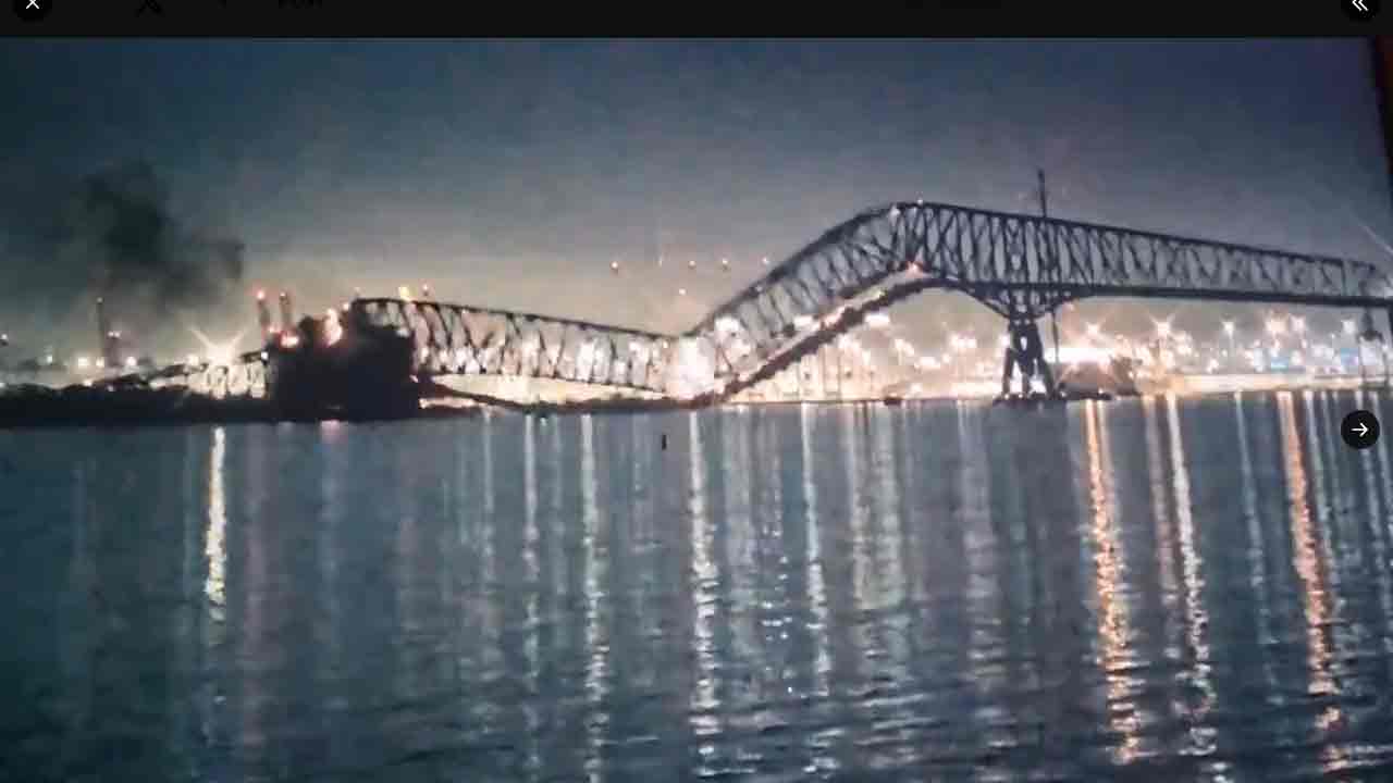 Bridge Collapse: నౌక ఢీకొన‌డంతో న‌దిలో కూలిన బ్రిడ్జ్‌.. వీడియో