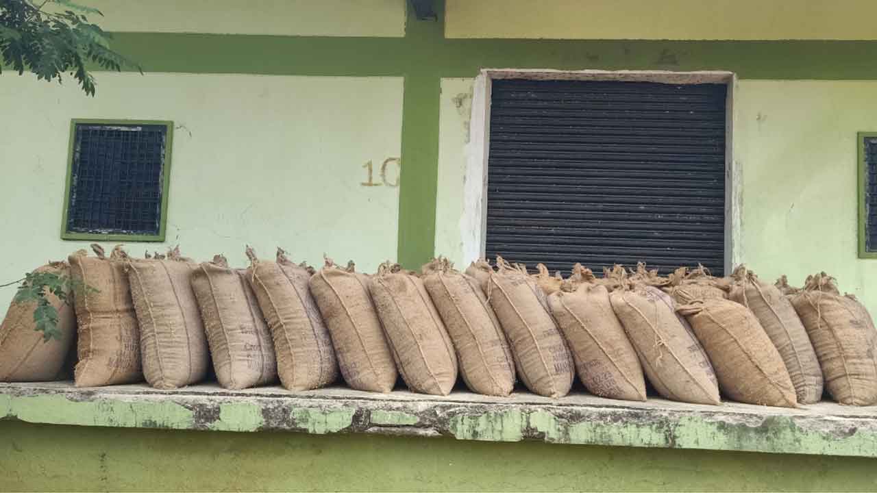 Bhimaram | భీమారం గోదాంలో దొంగతనం.. 40 క్వింటాళ్ల ధాన్యం ఎత్తుకెళ్లిన దుండగులు